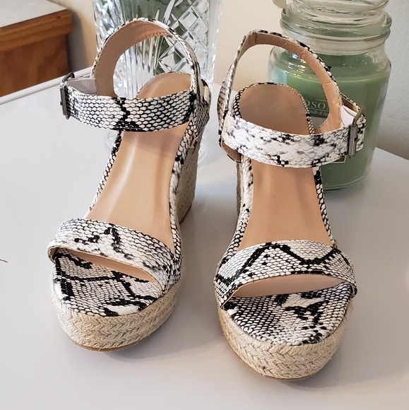 🆕️ Ankle Strap Espadrille Wedges~ Snake Skin - Picture 4 of 5